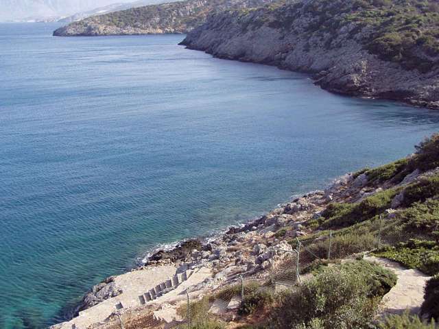 Villa auf der  Insel Kreta bei Agios Nikolaos (der Gang zum Meer)